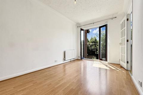 1 bedroom flat for sale, 1 bedroom First Floor Flat in Chichester
