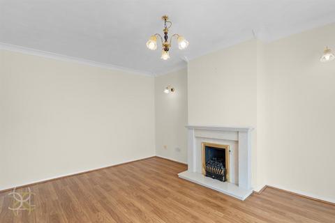 2 bedroom semi-detached bungalow to rent, Evendene Road, Evesham