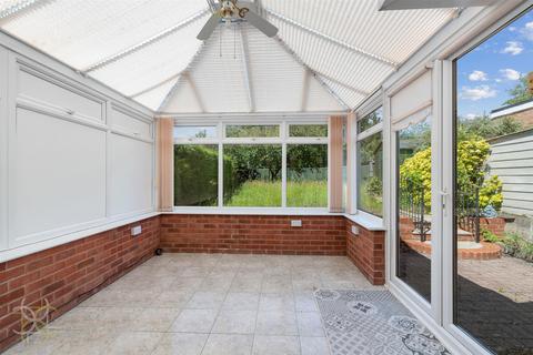 2 bedroom semi-detached bungalow to rent, Evendene Road, Evesham