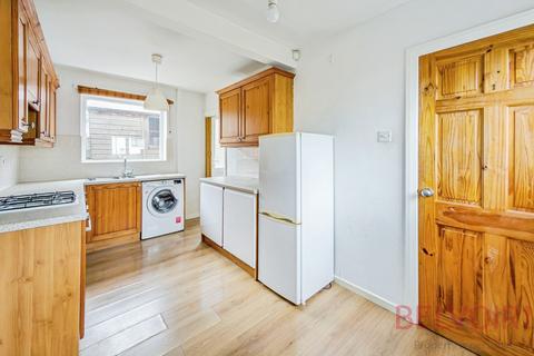 2 bedroom terraced house for sale, Hepworth Avenue, Churwell, LS27