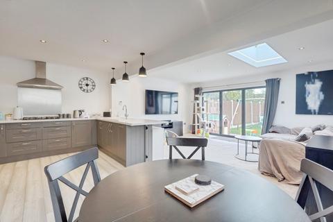 3 bedroom semi-detached house for sale, Louisa Avenue, Benfleet, SS7