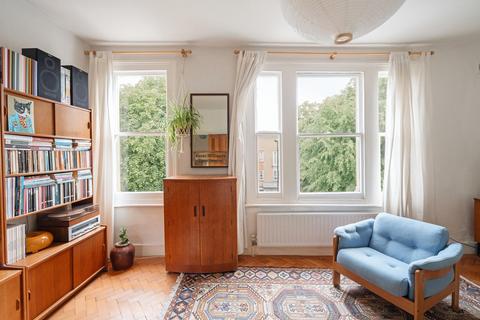 Linden Grove, London, SE15