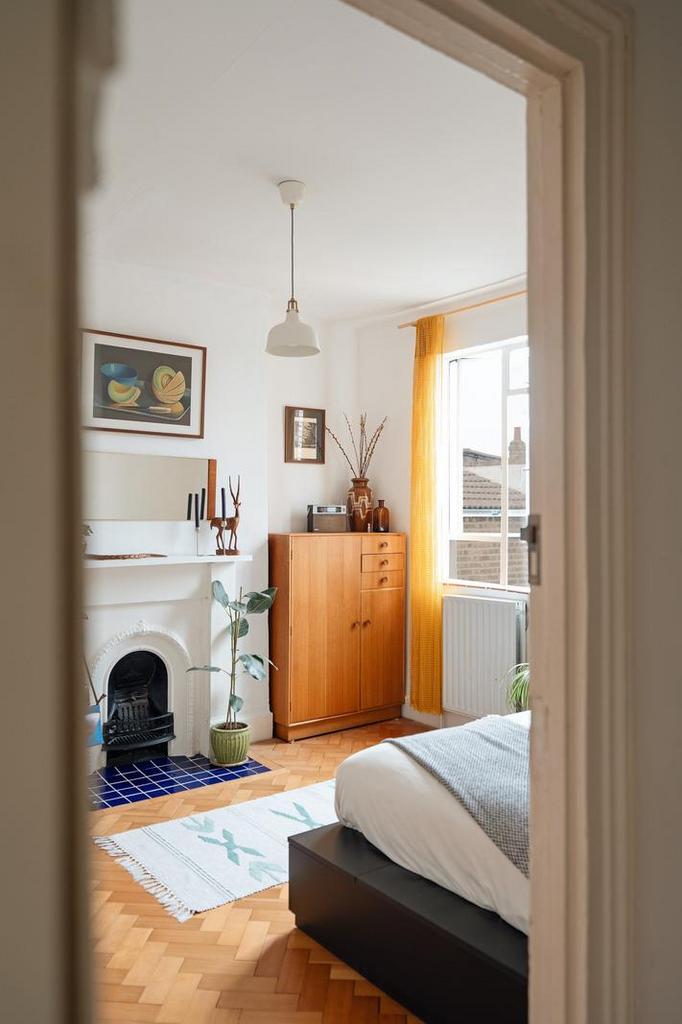 Bedroom, fireplace