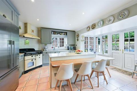 5 bedroom detached house for sale, Waterhouse Lane, Kingswood