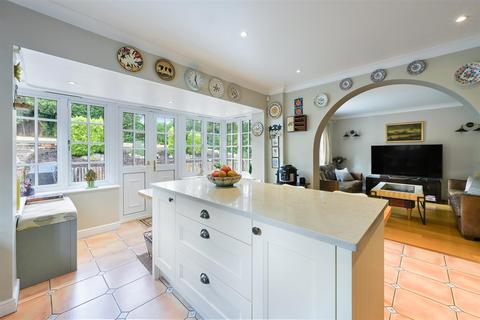5 bedroom detached house for sale, Waterhouse Lane, Kingswood