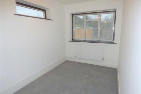 2 bedroom terraced house to rent, Warwick Crescent, Hayes, UB4 8RF