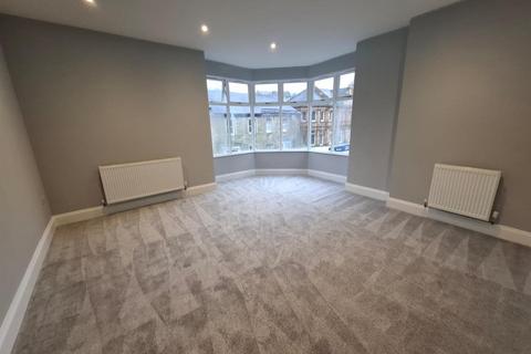 3 bedroom apartment to rent, Spring Gardens, Buxton