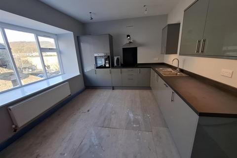 3 bedroom apartment to rent, Spring Gardens, Buxton