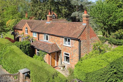 5 bedroom detached house for sale, Gardeners Hill Road, Farnham, GU10