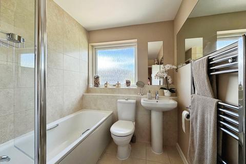 2 bedroom apartment for sale, London Road, Binfield, Bracknell