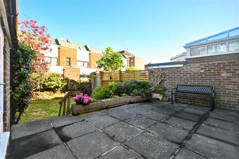 3 bedroom end of terrace house for sale, Chesterfield Gardens, Eastbourne