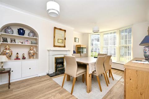 3 bedroom end of terrace house for sale, Chesterfield Gardens, Eastbourne