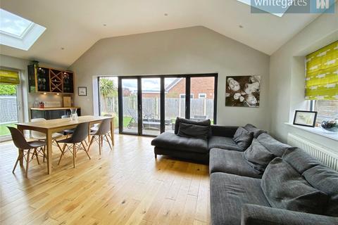 4 bedroom bungalow for sale, Huntsmans Corner, Wrexham LL12