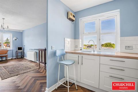 1 bedroom flat for sale, Westleigh Court, Wanstead