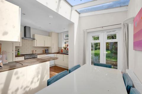 2 bedroom flat for sale, St. Marys Road, London, NW11
