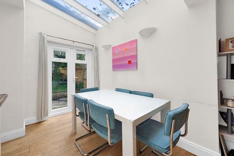 2 bedroom flat for sale, St. Marys Road, London, NW11