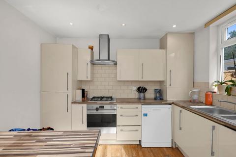 2 bedroom flat for sale, St. Marys Road, London, NW11