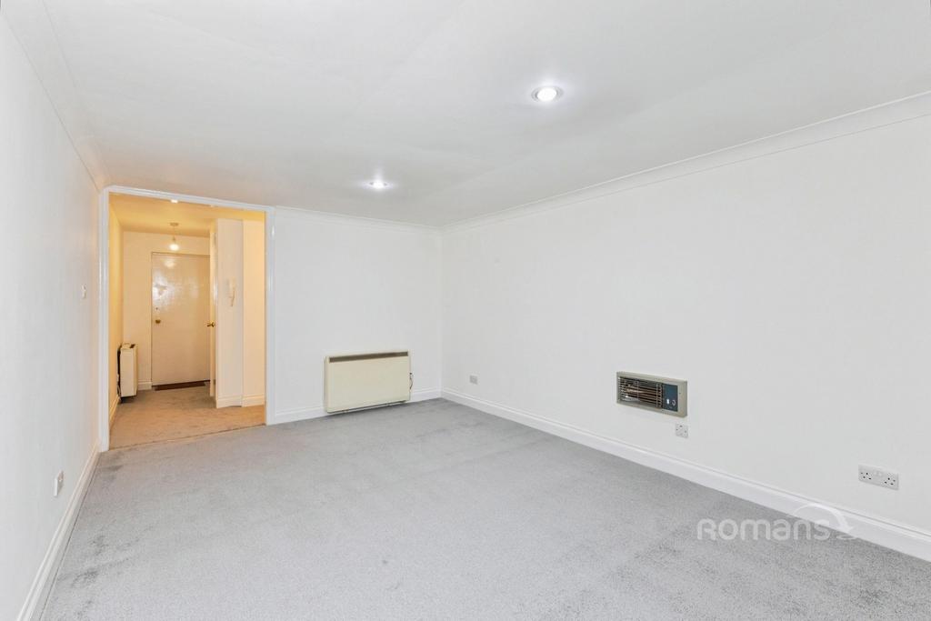 Elm Park Court, Reading, Berkshire, RG30 - View 2