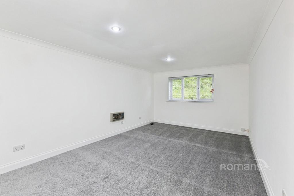 Elm Park Court, Reading, Berkshire, RG30 - View 5