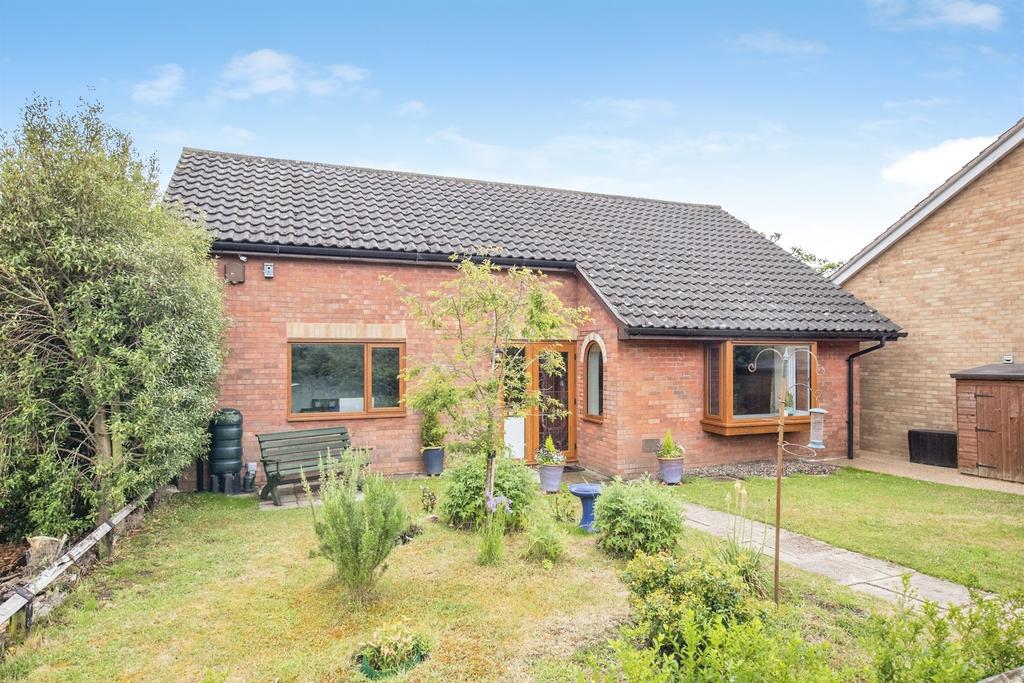 2 bedroom detached bungalow for sale