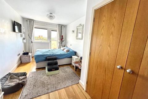 2 bedroom apartment for sale, Lifeboat Quay, Poole, Dorset, BH15