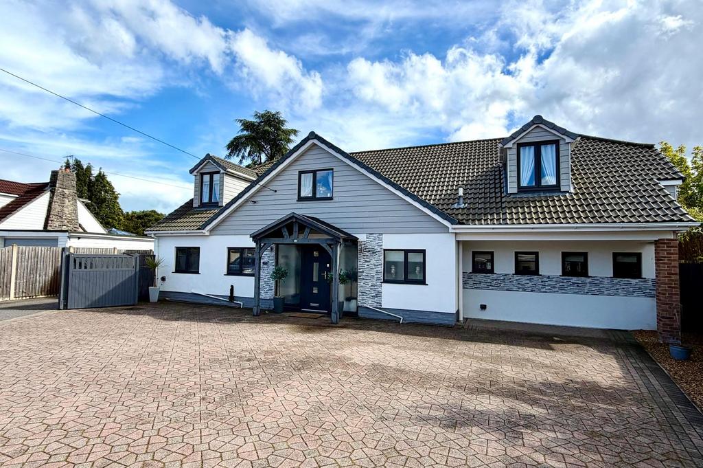 5 bedroom chalet for sale