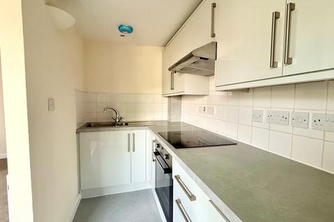2 bedroom flat to rent, Waltham Road, Woodford Green, IG8