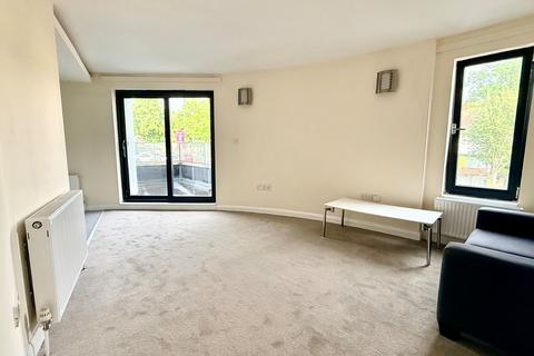2 bedroom flat to rent, Waltham Road, Woodford Green, IG8