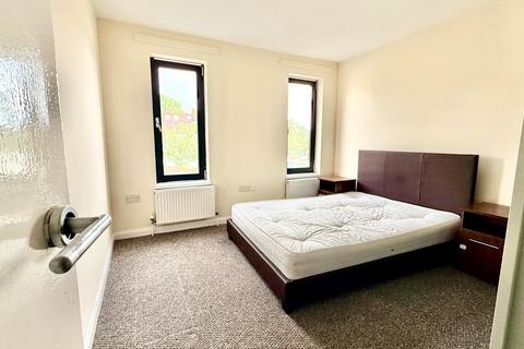 2 bedroom flat to rent, Waltham Road, Woodford Green, IG8