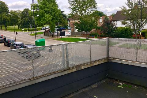 2 bedroom flat to rent, Waltham Road, Woodford Green, IG8