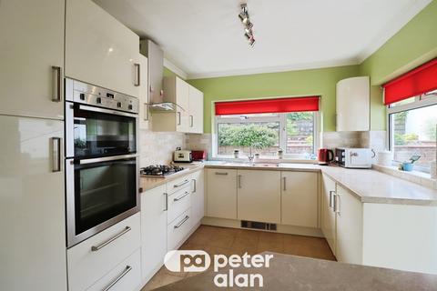 undefined, Yr Ysfa, MAESTEG