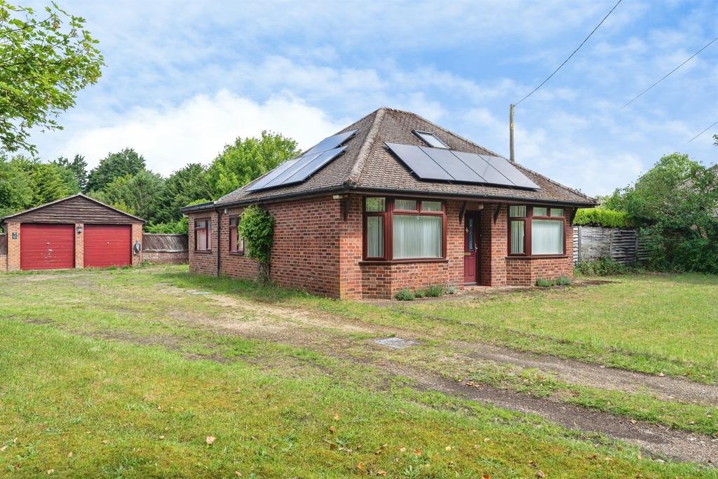 4 bedroom detached bungalow for sale