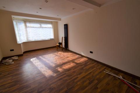 4 bedroom semi-detached house to rent, Eastleigh Avenue, Harrow HA2