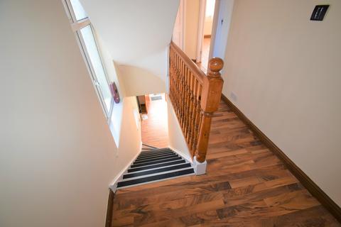 4 bedroom semi-detached house to rent, Eastleigh Avenue, Harrow HA2