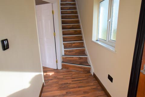 4 bedroom semi-detached house to rent, Eastleigh Avenue, Harrow HA2