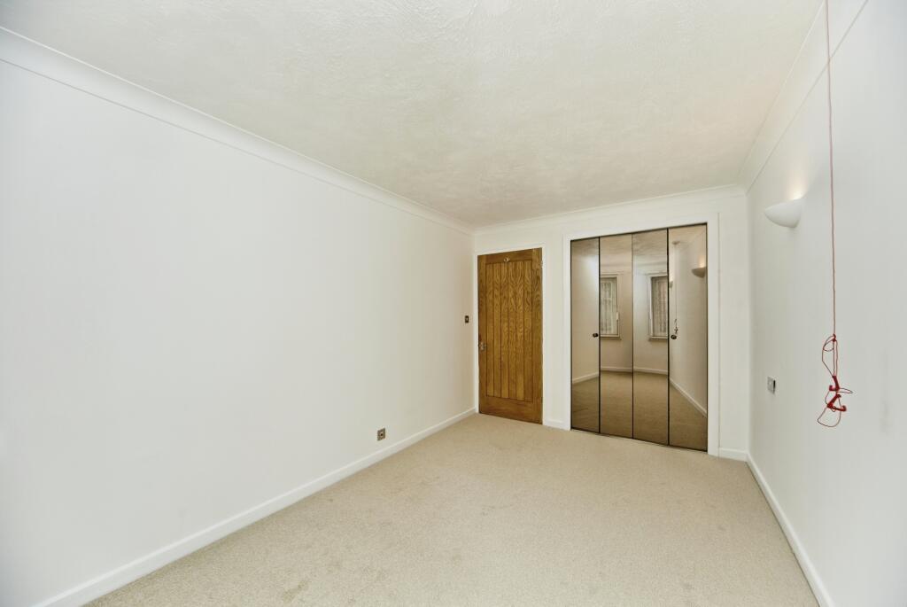 House in Croydon - View 4
