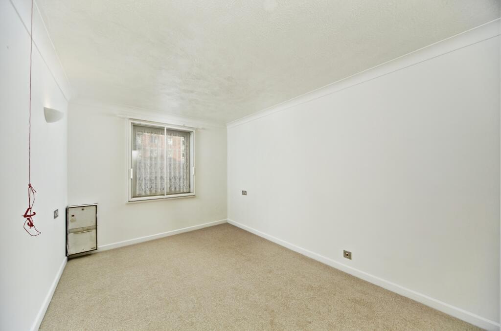 House in Croydon - View 5