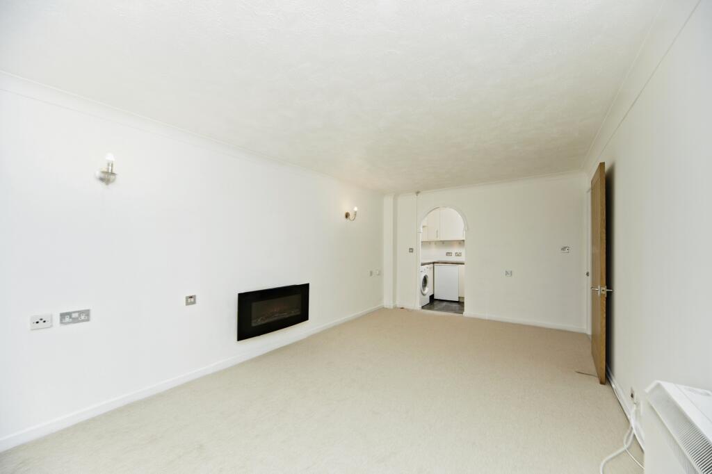 House in Croydon - More