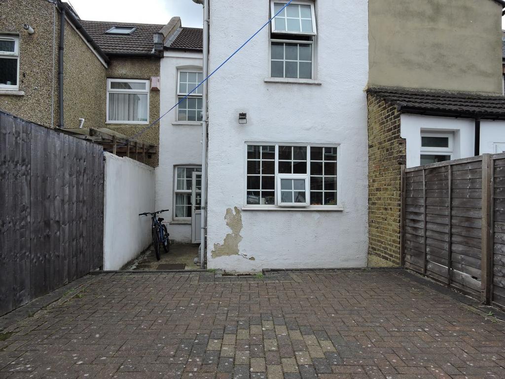 Driveway view, driveway