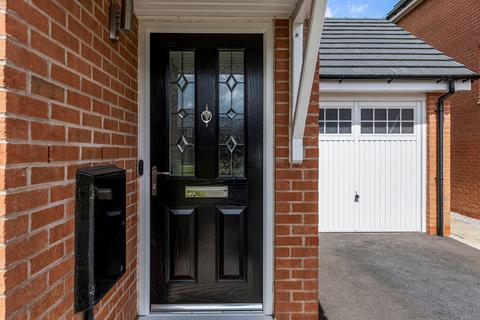 3 bedroom semi-detached house for sale, Waterfield Close, Lowton, WA3