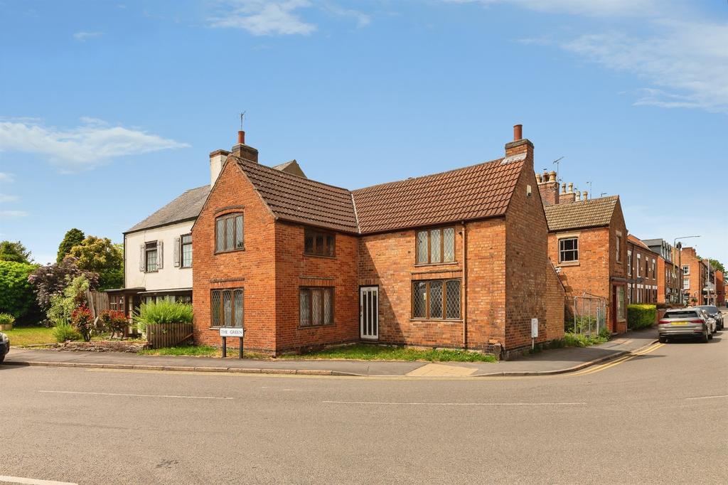 4 bedroom semi-detached house for sale