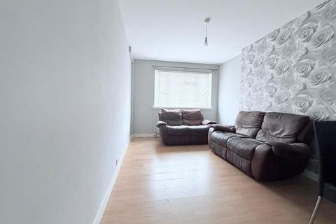 3 bedroom flat for sale, Victoria Road, Ruislip, Middlesex, HA4 0AL