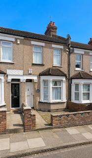 Studio to rent, Horsa Road, Erith