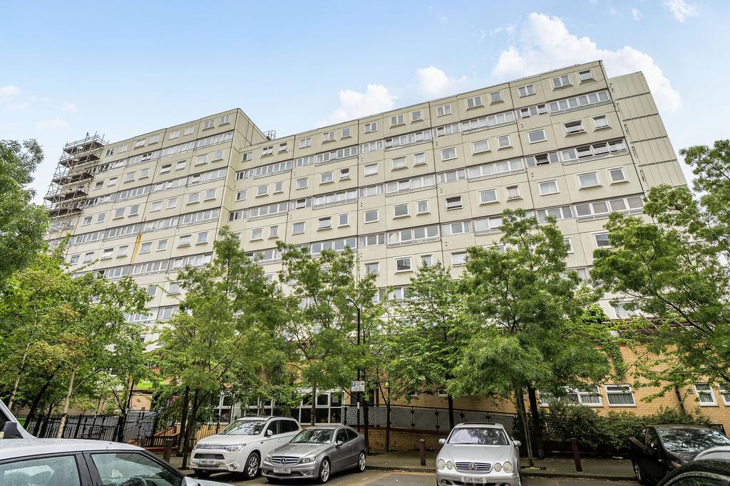 Battersea Park Road, Battersea... 3 bed flat to rent - £2,701 pcm (£623 pw)