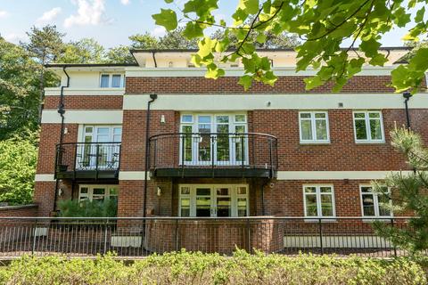 Fraser Gardens, Winchester, Hampshire, SO22