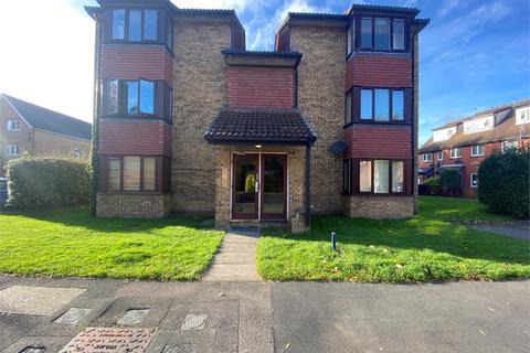 Studio to rent, Mead Avenue, Langley SL3