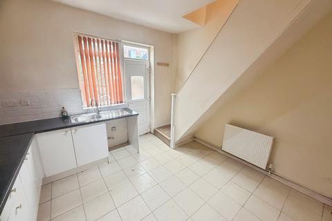 2 bedroom terraced house to rent, Fram Street, Salford, M6