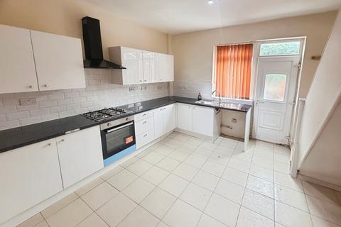 2 bedroom terraced house to rent, Fram Street, Salford, M6