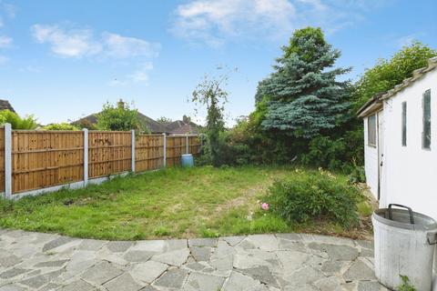 4 bedroom semi-detached house for sale, Eastern Road, RAYLEIGH, Essex, SS6