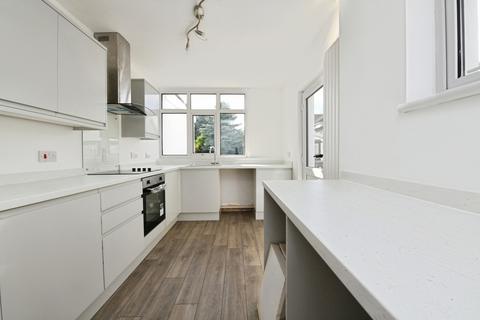4 bedroom semi-detached house for sale, Eastern Road, RAYLEIGH, Essex, SS6